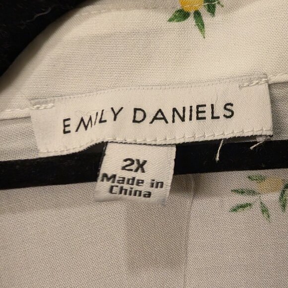 Emily Daniels Womens Plus Sz 2XL Short Sleeve Tie Front Button Front Blouse NWT - Picture 3 of 6